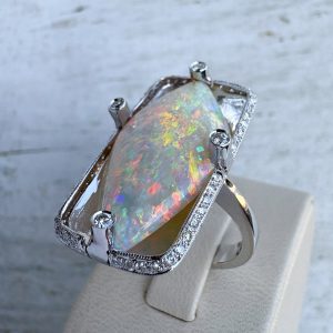 Goldring mit 0,65 ct Diamanten und Opal 6,30 ct 18k 750 Weißgold 19,5 mm Ring Damen
