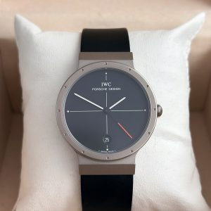 IWC Porsche Design IW3330 Quarz Black Dial Titanium 32mm Stahl Herrenuhr