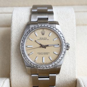 Rolex Oyster Perpetual 34 mm Beige Dial Medium Full Set 2025 UNWORN 124200 Diamond Bezel