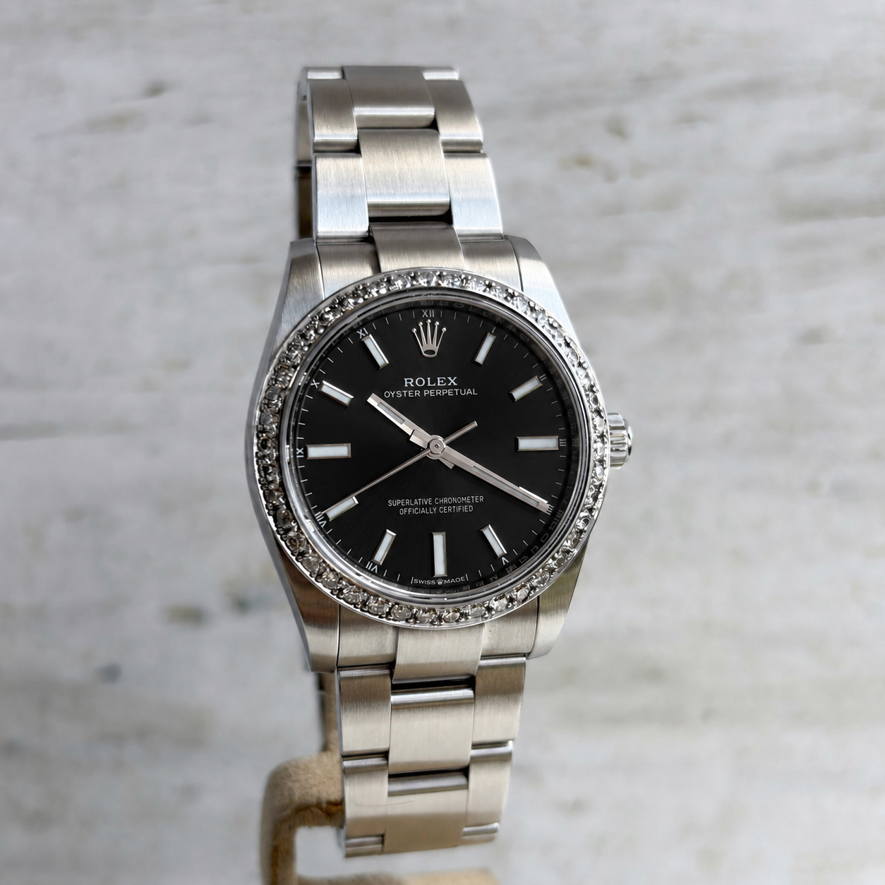 Rolex Oyster Perpetual 34 mm Black Medium Full Set 2025 UNWORN 124200 Diamond Bezel – Bild 7